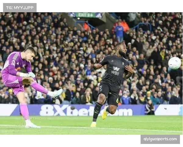 雨战中的坚守:伯恩利门将特拉福德高接低挡化解曼城五次绝佳机会 雨战中的坚守:伯恩利门将特拉福德高接低挡化解曼城五次绝佳机会